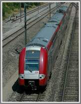 Am 26.7.06 machte ich in meinem Urlaub einen kleinen Abstecher zum Bahnhof von Bettembourg (2. Station s�dlich der Hauptstadt Luxemburg) . Im Personenverkehr kommen durchwegs moderne Garnituren zum Einsatz so wie dieser Triebwagen 2201 von Alstom der CFL Serie 2200 von der 12 Garnituren existieren. Die Aufnahme entstand nach dem G�ter bzw. Verschubbahnhof Bettembourg.