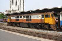 GEK 4009 (Co'Co', de, General Electric, Bj.1963, Fab.Nr. 34858) als Verschubreserve am 02.November 2012 im Bf. Hua Lamphong.

