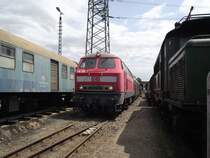218 225-1 steht am 02.06.11 bei der Historischen Eisenbahn Mannheim
