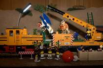 Weihnachten ist vorbei und nun mssen die Dekorationen aus dem Weihnachtsland wieder abgebaut werden. Willy Jespersen als rhriger Unternehmer  mit einem Herz fr seine Heimat lt es sich nicht nehmen die Verladung der berlebensgroen Engelfigur persnlich zu leiten. 20.01.2013 gegen 16:06  Uhr aufgenommen.
(Stativ/Blitz/Weitwinkelvorsatz) 