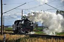 wie schn das die B96 auf Rgen neben der Trasse luft
03 1010 vor Samtens auf dem Weg nach Bergen

einholen dank Baustellen unmglich, aber ein schner und seltener Anblick aus dem fahrenden Auto