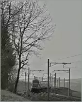 Ein 511 aus einem etwas anderen Blickwinkel. 
Der RE 2622 von Romont nach Gen�ve kurz nach Vauderens am 12. Jan. 2013.