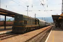 Personenzug mit Kennedy Diesellok 314 im Bahnhof Banja Luka
am 23.5.2011. Der Zug besteht aus ehemaligen DDR D-Zug Wagen und
schwedischen Wagen.