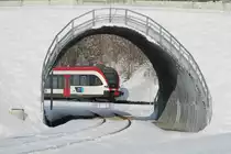 Im Bereich der Einbindung der Anschlussbahn Leibenfeld an die Gkb musste f�r eine Gemeindestrasse eine �berf�hrung hergestellt werden. Dahinter zu sehen 5063.07 der richtung Wies Eibiswald unterwegs ist. 25.01.2013