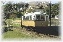 Italien/S�dtirol, SAD Rittnerbahn,zweiachsiger
Triebwagen bei Klobenstein.Heute verkehren auf 
dieser Strecke auch zwei ex.Esslinger Triebwagen
zur Entlastung der alten Garnituren (1985)