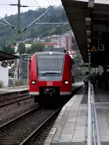 425 588-1 bei Einfahrt in Eberbach Bhf am 09.09.11
