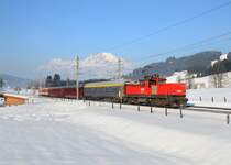 1063 040 mit einem Turnuszug am 26.01.2013 bei Fieberbrunn.