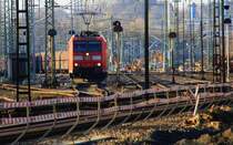 185 062-7 DB rangiert in Aachen-West bei Sonnenschein am 28.1.2013.