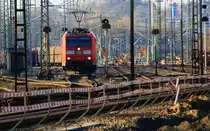 185 062-7 DB rangiert in Aachen-West bei Sonnenschein am 28.1.2013.