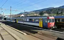 Der RBDe 560 der OeBB weilt zurzeit in der Revision 1. Desshalb ist auch am NPZ ein RBe dran. Dieser wird jeweils w�hrend den Mittags Stunden in Balsthal abgestellt, f�r die Reinigung. In dieser Zeit verkehrt der eigentliche RBe Pendel. Heute fehlt zus�tlich der NPZ Bt, dieser ist wahrscheinlich im Depot. Im Bild warten der RBe 205 (ex. SBB RBe 540 019-7) und der AB EWI 507 in Balsthal, 31.01.2013.
