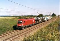 1016.002 mit einem G�terzug vor Gramatneusiedl