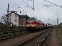 Die 228 321-6 holte am 31.01.13 einen Getreidezug in Neumark/V. ab.