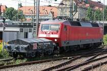 120 157 am 21.8.12 mit einem Wagen der Kalibrier und Prfstelle im Vorbahnhof von Mnchen.
Aufgenommen aus dem RE herraus.