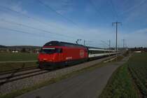 Re 460 071-4 zieht am 31.12.2012 den IR 2571 von Schaffhausen Richtung Zrich HB, aufgenommen kurz vor Niederglatt.