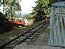 Die Oberwei�bacher Bergbahn an der Bergstation Lichtenhain a.d.Bgn., hier erlebt man ein weiteres Eisenbahnhighligts, diese Bild entstand vom Bahnhof Bergstation der Lichtenhainer Waldeisenbahn. �ber einen gesonderten Ausgang erreicht man dies wundersch�ne h�chstgelegene Feldbahn Deutschlands, wenn man mit der Standseilbahn angekommen ist in Lichtenhain, fragen Sie bitte gleich nach der Waldeisenbahn, es lohnt sich.