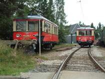 Sie sind richtig, hier sehen Sie keine Berliner S-Bahn und auch keine Buckower Kleinbahn, das ist die Oberwei�bacher Berg-und Schwarzatalbahn, Flachstrecke von Lichtenhain a.d.Bgn. nach Cursdorf im Th�ringer Wald. Mit der Standseilbahn angekommen, f�hrt sie auf dem Th�ringer Kamm von Lichtenhain �ber Oberwei�bach/Deesbach nach Cursdorf.