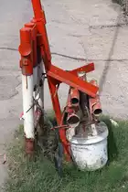 Bemerkenswerte Konstruktion des Schrankens bei der Hst. Khok Khwai. Bild vom 17.November 2012. 

