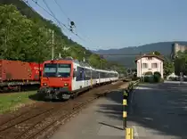 Der NPZ der OeBB am 28.06.2011 bei der Ausfahrt aus Klus.