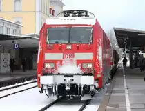 IC 1218 in Friedrichshafen Stadt, auf dem Teilst�ck Lindau-Friedrichshafen-Ulm wird der Zug von 2*218 gezogen, die E-Lok, die den Zug von M�nchen-Innsbruck-Lindau, und Ulm-Stuttgart-Frankfurt zieht wird dabei auf der Dieselstrecke mit gezogen, hier im Bild die 101 089-1 mit CEWE Werbelackierung, aufgenommen am 2 Februar in Friedrichshafen Stadt, die 2*218 umfahren den Zug gerade.

