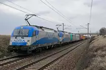 1216.922+1216.920+185.609(kalt) und 185.680(kalt) bringen einen KLV GAG von Hegyeshalom kommend Richtung Wien.
185.680 macht derzeit Werbung f�r den Studiengang Schienefahrzeugtechnik an der FH Aachen.
Gramatneusiedl am 09.02.2013