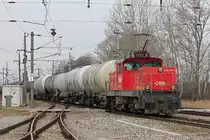 1063.033 f�hrt am 09.02.2013 mit einem G�terzug durch den Bhf. G�tzendorf Richtung Hegyeshalom.