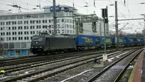 habe mal wieder den  Walter-Zug  erwischt, am 8.2.2013 zog die 185 574-1 den Zug durch Dresden Hbf Richtung Pirna