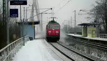 am 7.2.2013 in Niederwartha kam die 180 012-7 mit ihren G�terzug angebraust und wirbelte m�chtig viel Schnee auf. 