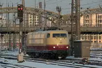 Nachdem 103 245 am 09.02.2013 p�nklichst den IC 2301 von N�rnberg in die bayrische Landeshauptstadt gebracht hat rollt sie vorbei an der WH Nummer drei auf die Ruhebank.