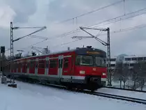420 911 der S-Bahn Stuttgart f�hrt am 09.02.13 aus dem Bahnhof Oberaichen in Richtung Flughafen/Messe aus. Liebe Gr��e an den Tf!