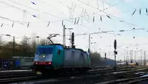 Die Cobra 2823 rangiert in Aachen-West bei sch�nem Sonnenschein am Kalten 9.2.2013.