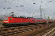 Hier 143 848-0 mit einer RB14 (RB18567) von Berlin Schönefeld Flughafen nach Senftenberg, bei der Ausfahrt am 6.2.2013 aus Berlin Schönefled Flughafen. 