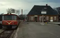 Ein Y-Tog der HHGB (Helsing�r-Hornbaek-Gilleleje-Banen) wartet im Fr�hjahr 1987 in Gilleleje auf seine Fahrg�ste