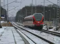 429 027 verlie�,am 07.Februar 2013,als RE 13027 Stralsund-Binz die Station Teschenhagen.