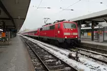 111 088-1 wartet in N�rnberg Hbf auf die Abfahrt nach Stuttgart Hbf. 26.01.2013
