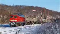Am 07.12.2012 r�hrt 241 449 mit einem Kesselzug am Haken von Nossen in Richtung D�beln, hier durch die verschneite Winterlandschaft bei Rosswein.