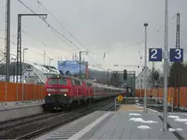 Der IC2013 von Magdeburg  in&acute;s Allg�u durchbraust am 8.2.13 trotz des Schnee&acute;s p�nktlich den Bahnhof Ebersbach(Fils). 
