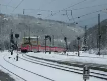 Ein IRE von Stuttgart nach Lindau erreicht in K�rze p�nktlich den Bahnhof Gei�lingen an der Steige. 8.2.13.