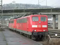 2 151er, unter anderen 151 083-3, warten in Plochingen auf ihren n�chsten Einsatz. 8.2.13. 