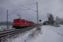 151 065 und eine Schwestermaschine mit gemischten G�terzug am 09.02.2013 bei Nagel auf der Frankenwaldbahn. 