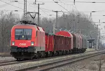 1116.018 durchf�hrt mit einem G�terzug von Hegyeshalom kommend am 09.02.2013 den Bhf. G�tzendorf.
