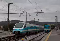 Mein erstes Bahnbild aus Slowenien und darauf gleich zwei Z�ge in der offiziellen Lackierung. 
Neben einem der Superz�ge der BR 310, der als ICS 34 (Koper > Maribor) bis in den Norden des Landes fahren wird steht der Regionalzug 4401 f�r den Lokalverkehr nach Divaca bereit, gef�hrt von 711 020. 
Koper, 5. Februar 2013