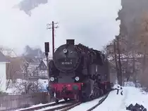 95 1016 dampft in voller Fahrt mit Personenzug am 25.Februar 1994 durch H�ttengrund