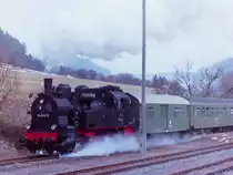 94 1292 verl��t mit einem Personenzug den Bahnhof Effelder Richtung Eisfeld am 26.2.1994