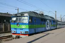 Go Rail setzt diese TEP 70 vor dem Moskau Express hier am 30.4.2006 in 
Tallinn ein.