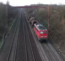 Und jetzt aber auf nach V�lklingen.....

Nach zwei Minuten Wartezeit am Rot zeigenden Ausfahrtsignal ging es dann endlich los, die  Suppe  setzte sich nach V�lklingen in Bewegung.

Die Ger�chtek�che verbreitet, dass ab 01.03.2013 der Mietvertrag der Loks bei DB Schenker gek�ndigt wurde und ein neuer Partner die Suppenz�ge bef�rdern wird.
Das gab es schon einmal, 5 Jahre hatte SBB Cargo die Suppe gefahren.

139 132-5 mit Suppenzug beim Abzweig Dillingen/H�tte.
10.02.2013