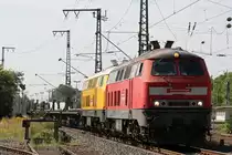 DBG/Bahnbaugruppe 218 261+218 287 zogen am 23.8.12 f�nf leere Schwellenwagen durch Brackwede.
