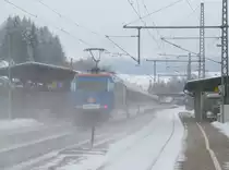101 070  Adler Mannheim  schiebt am 10. Februar 2013 den IC 2208 durch Kronach.