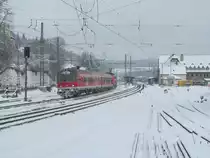 Ein Regionalexpress von Jena Saalbahnhof nach Lichtenfels verl�sst am 09. Februar 2013 den Bahnhof Kronach.