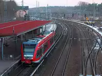 Soeben angekommen, der GTW 2/6 von DB-Regio aus Berlin-Lichtenberg. Die RB-Linie 12 ist zur Zeit geteilt, einmal Berlin-Lichtenberg nach Birkenwerder, dann mit der S-Bahn nach Oranienburg und dann mit dem SEV-Bus nach Zehdenick. Ab Zehdenick bis Templin Stadt wird die RB 12 von den 646-ern bedient. Birkenwerder, am 09.02.2013.