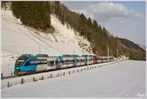 Als Shuttlezug f�hrt der neue Werbetalent, 4024 128  Voestalpine skygate  und der 4024 102 bei der Alpinen Ski WM 2013 in Schladming, von Haus im Ennstal nach Schladming. Lehen 10.2.2013